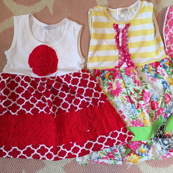 Bundle of cute outfits size 2T - Picture 2 of 3